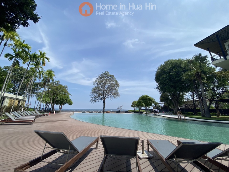 Condo for sale by the sea In the center of Hua Hin, the view is very beautiful. Let me tell you. ?